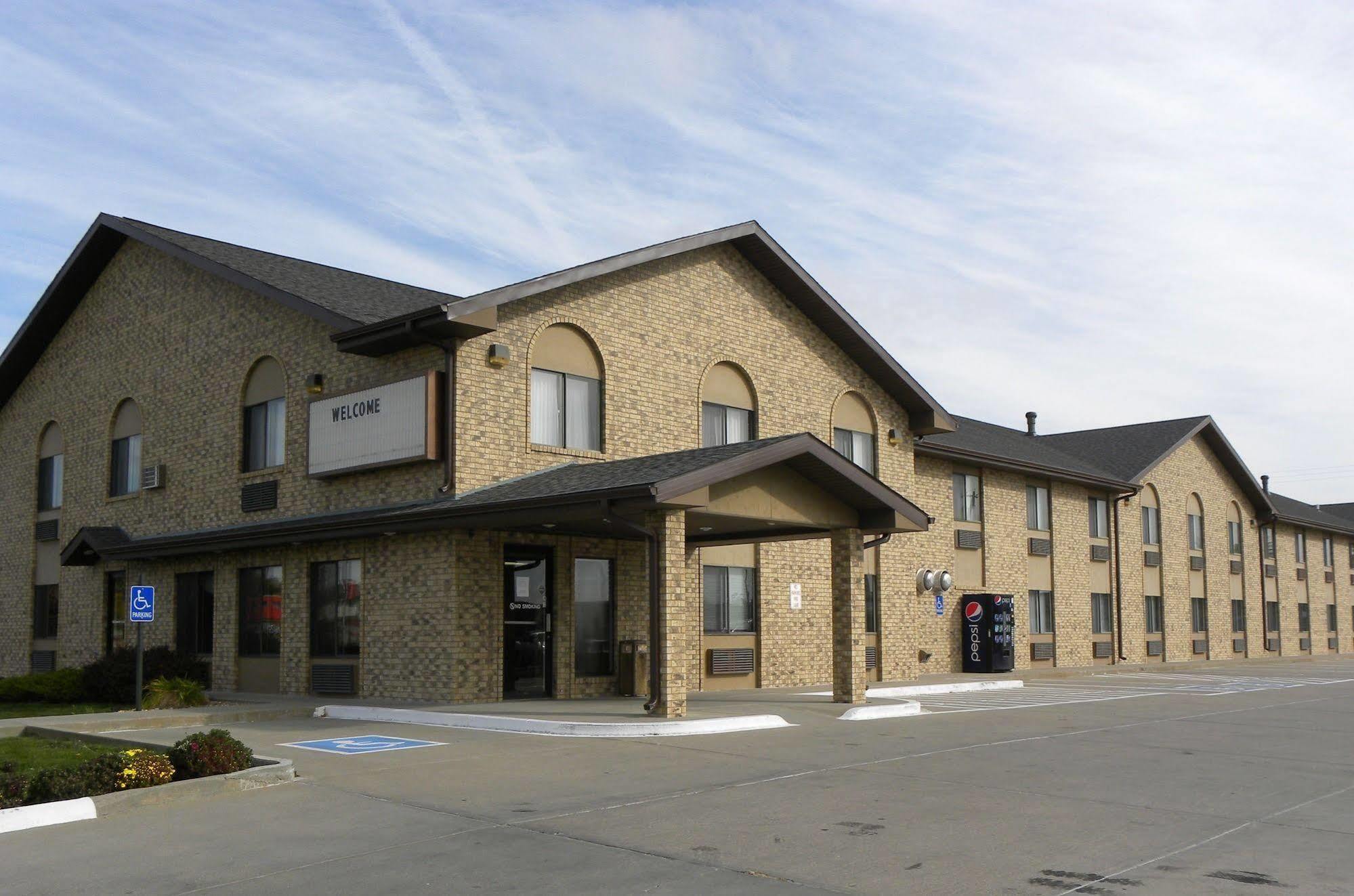 New Victorian Inn & Suites Kearney Exterior foto